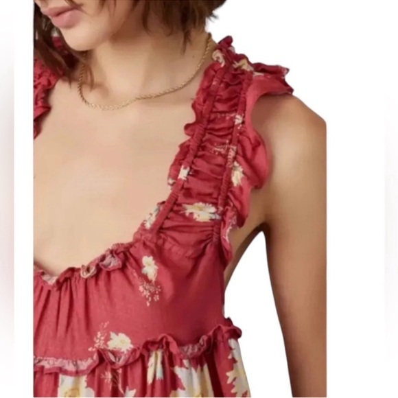 Free People Bali Wild Daisy Mini Slip In Red Ruffle
Floral Dress - Picture 3 of 11